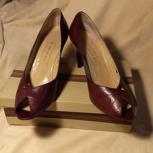 Bruno Magli WINE colored open toed pump with stacked heel. Made in Italy